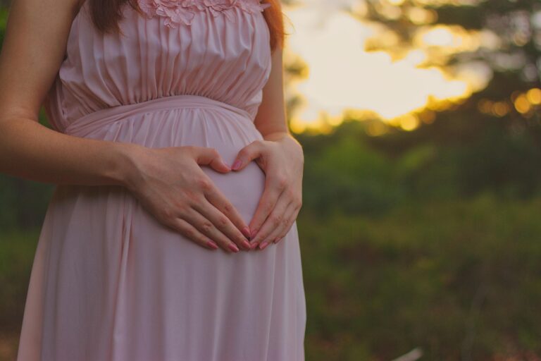妊娠中や授乳中のあなたが知りたい、カルシウムサプリの安全性は？